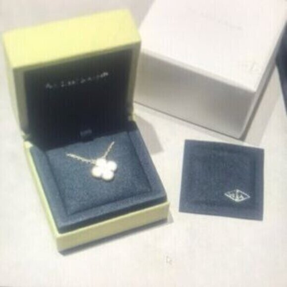 Authentic Van Cleef & Arpels 18K Yellow Gold Necklace - Picture 3 of 8